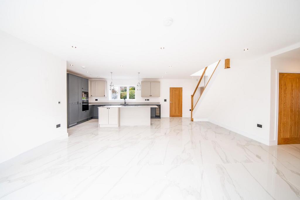 Living Kitchen 2.jpg