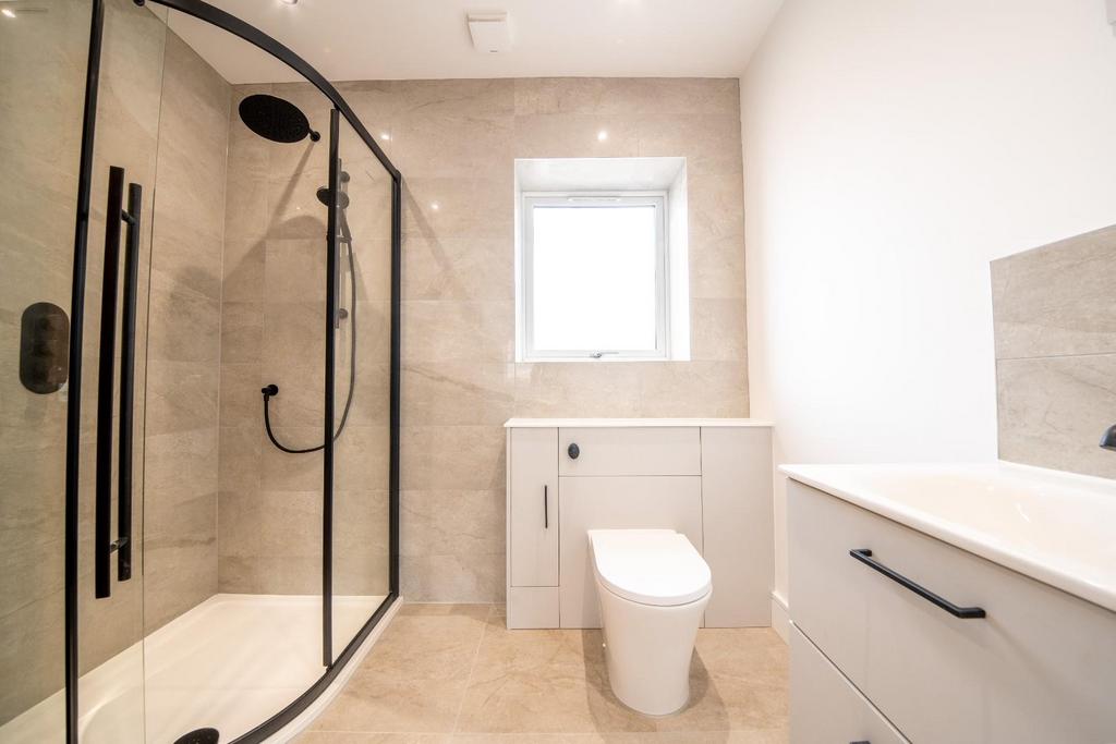 GF Ensuite.jpg