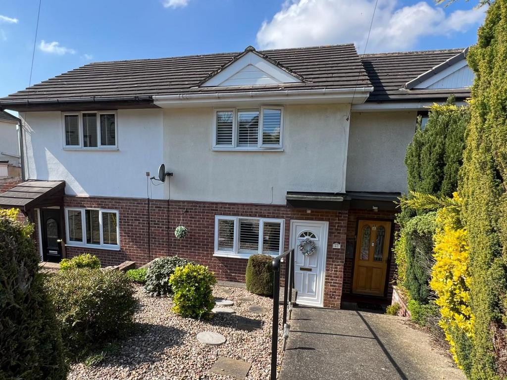 Swaddale Avenue, Tapton Chesterfield, S41 0SU 2 bed terraced house for