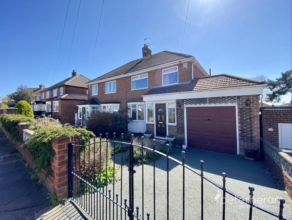 Broadmayne Avenue, High Barnes... 3 bed semidetached house £179,950