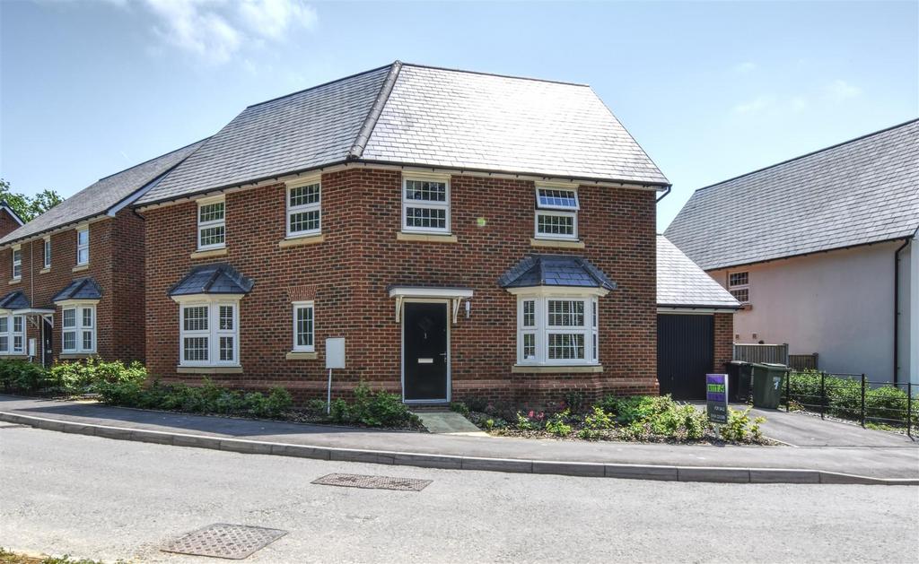 Gracelands Drive, Bexhill 4 bed detached house for sale £469,000