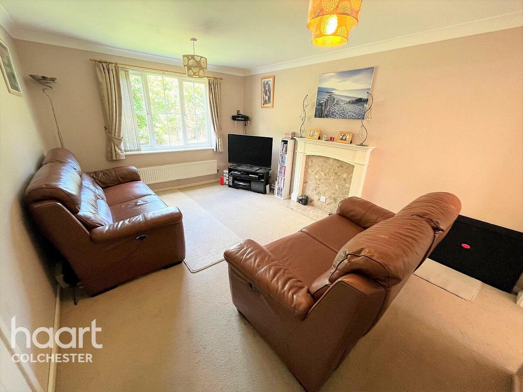 Asquith Drive, Colchester 4 bed detached house £350,000