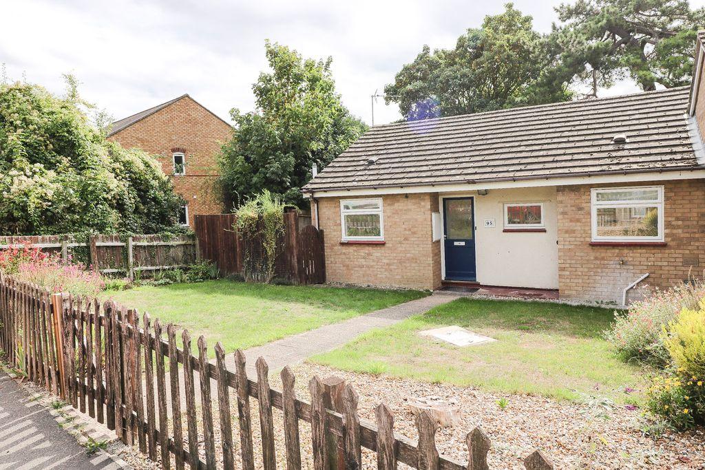 Back Road, Linton CB21 4JF 2 bed semidetached bungalow £1,200 pcm (£