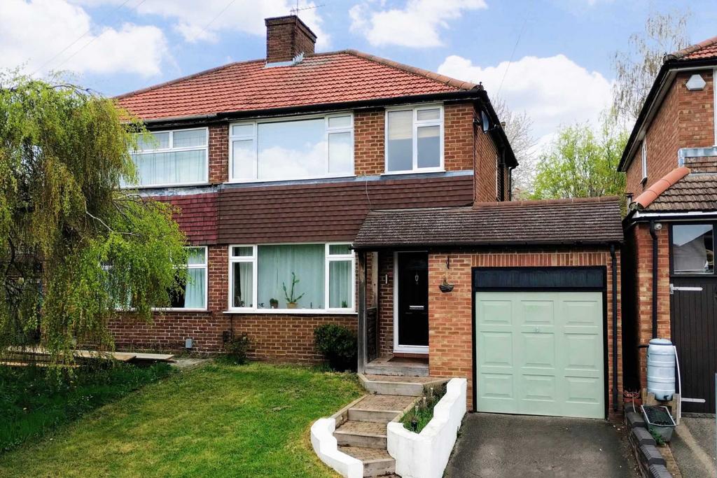 Fairway, Nash Mills 3 bed semidetached house for sale £500,000
