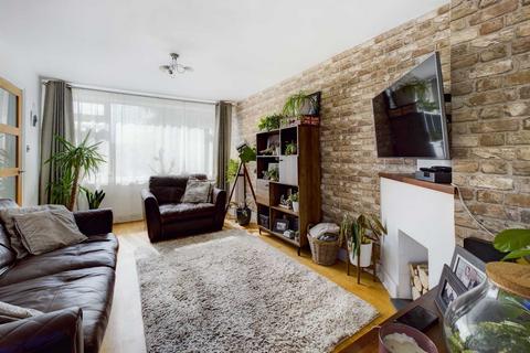 13 Fairway, Hemel Hempstead, HP3 9TP