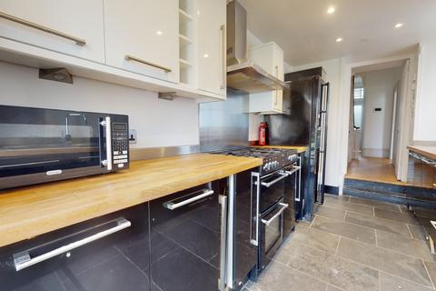 4 bedroom end of terrace house to rent, Eastern Road, Brighton, BN2