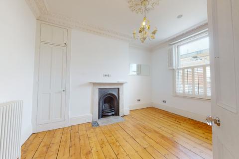 4 bedroom end of terrace house to rent, Eastern Road, Brighton, BN2