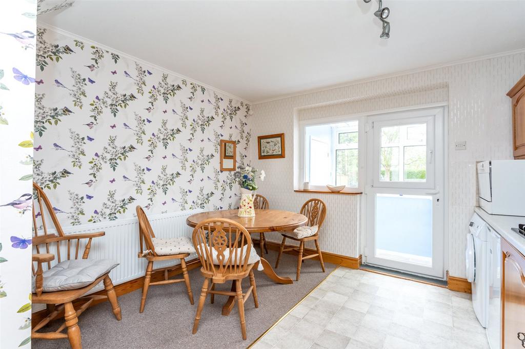 Manse Crescent, Burley in Wharfedale, Ilkley, West Yorkshire, LS29 3 bed semidetached house for