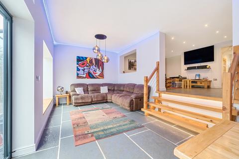 18 Bunby Road, Stoke Poges, Slough, SL2 4BP