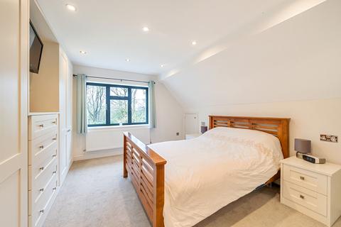 18 Bunby Road, Stoke Poges, Slough, SL2 4BP