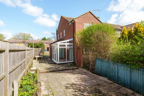 35 Hilltop Close, Ascot, SL5 7QT