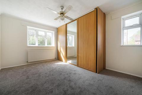35 Hilltop Close, Ascot, SL5 7QT
