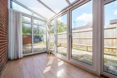 35 Hilltop Close, Ascot, SL5 7QT