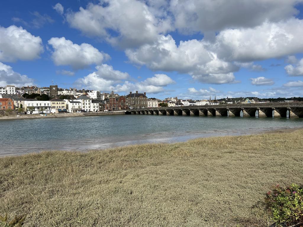 Torrington Street, Bideford EX39 4 bed terraced house £1,200 pcm (£277 pw)