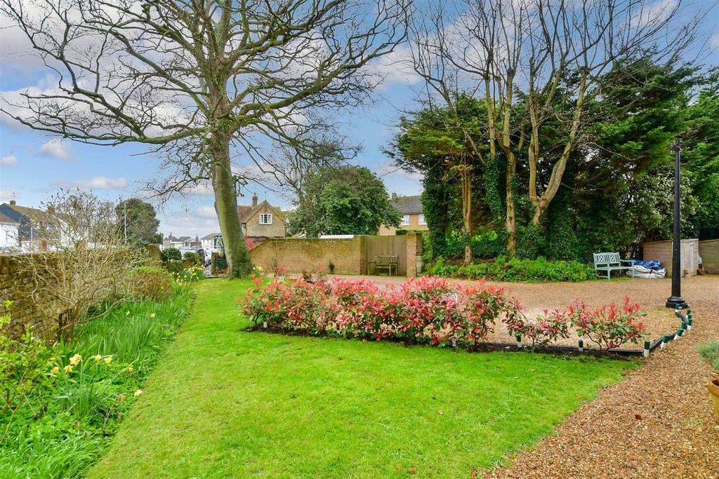 Dover Road, Walmer, Deal, Kent 6 bed detached house for sale £1,100,000