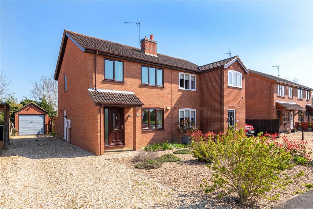 Whitehouse Road, Ruskington, Sleaford, Lincolnshire, NG34 3 bed semi