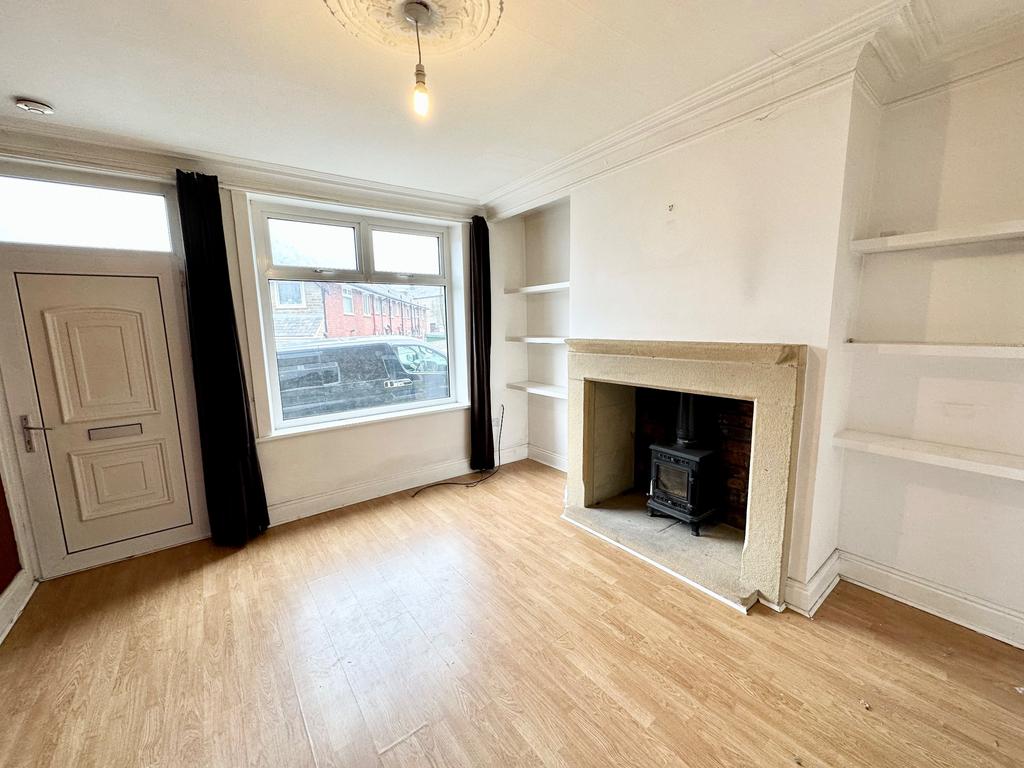 Kilnhurst Road, Todmorden, OL14 6AL 3 bed terraced house £725 pcm (£