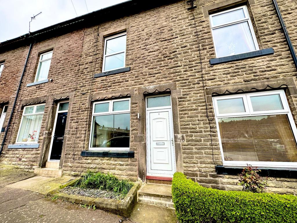 Kilnhurst Road, Todmorden, OL14 6AL 3 bed terraced house £825 pcm (£