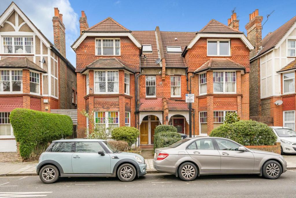 Riggindale Road, Streatham 2 bed flat for sale £425,000