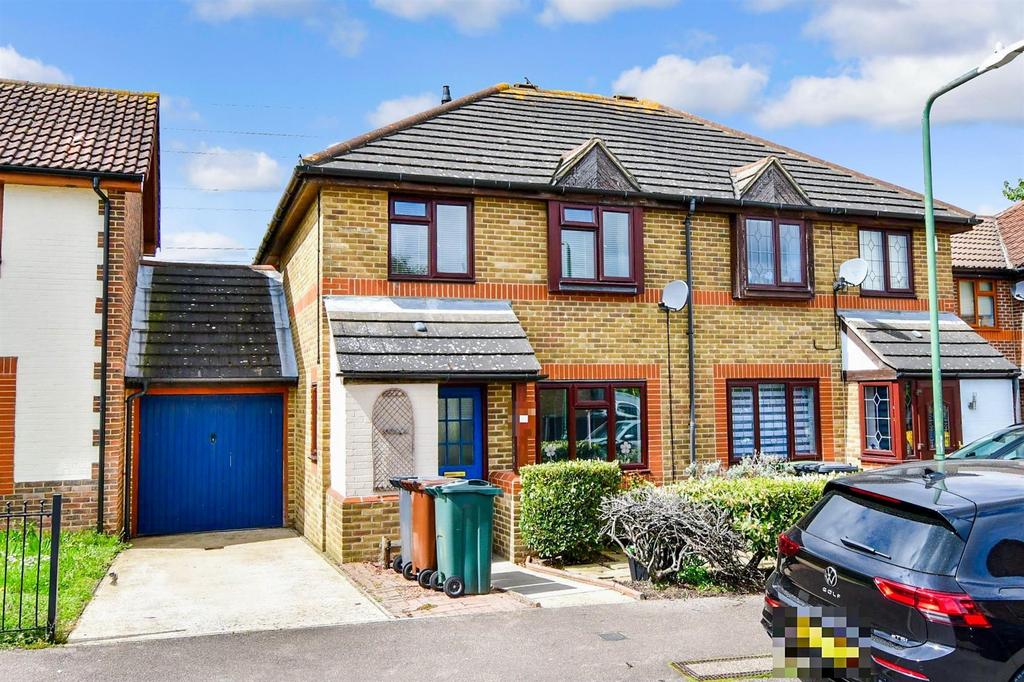 Hayes Road, Greenhithe, Kent 3 bed semidetached house for sale £400,000