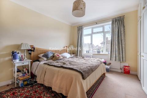 4 bedroom house to rent - Chestnut Road London SE27