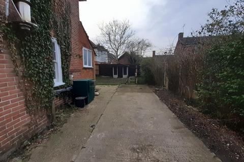 3 bedroom semi-detached house to rent, Margaret Roding