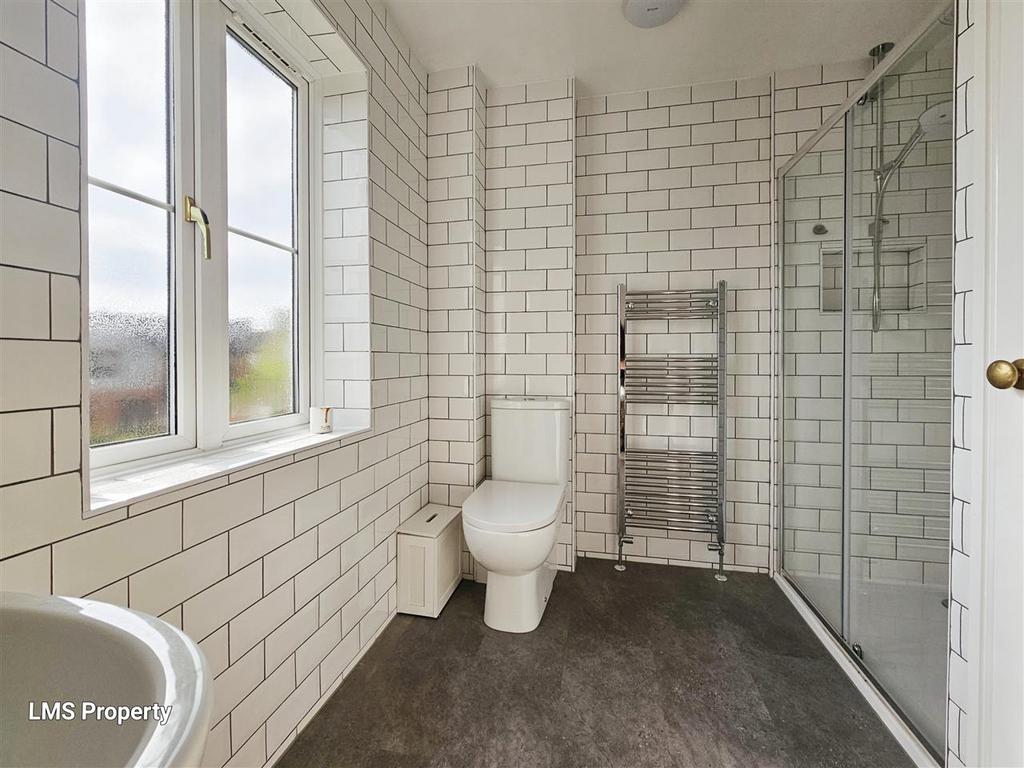 En-suite Shower