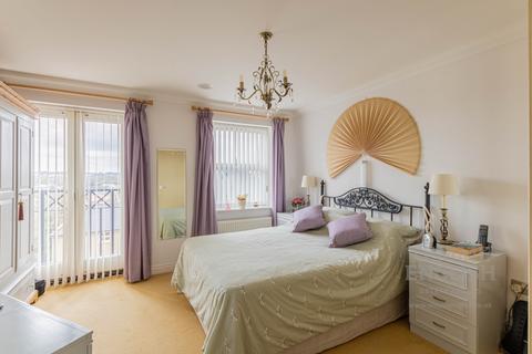 2 bedroom flat for sale, Henry Laver Court, Colchester, CO3