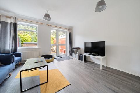 22 Perry Way, Lightwater, GU18 5LB