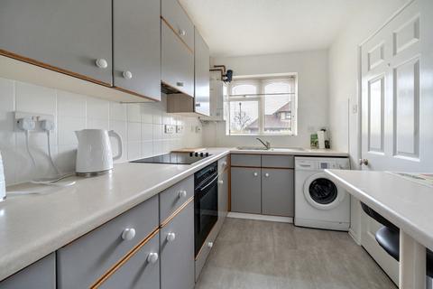22 Perry Way, Lightwater, GU18 5LB