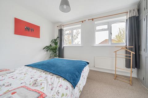 22 Perry Way, Lightwater, GU18 5LB