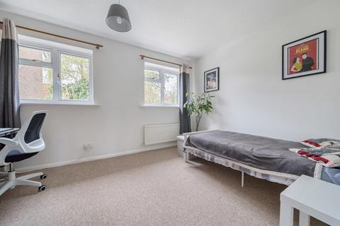 22 Perry Way, Lightwater, GU18 5LB