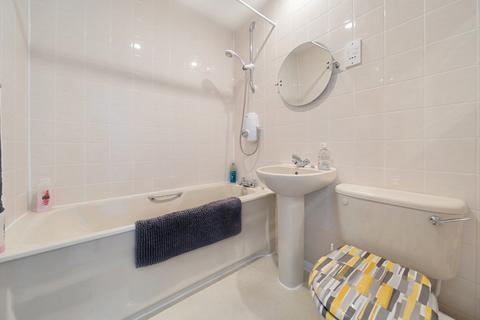22 Perry Way, Lightwater, GU18 5LB
