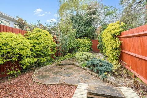 22 Perry Way, Lightwater, GU18 5LB