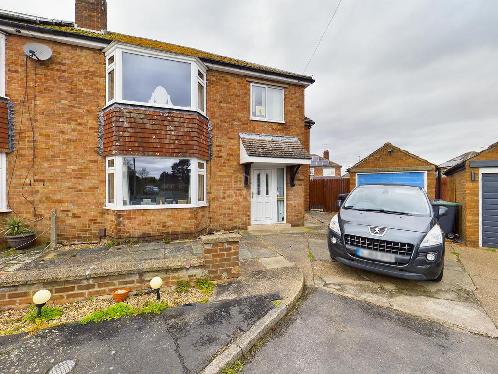 Selby Close, North Hykeham LN6 4 bed semidetached house for sale £