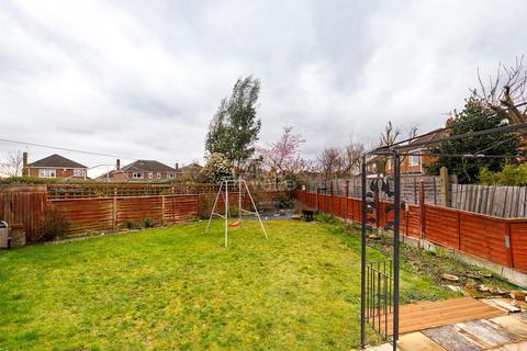 4 bedroom semi-detached house for sale, Selby Close , North Hykeham LN6