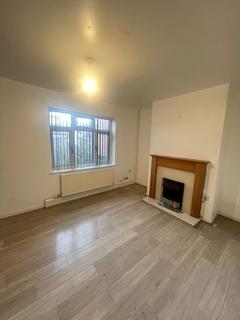 3 bedroom semi-detached house to rent, Irlam Avenue, Eccles, M30 0J