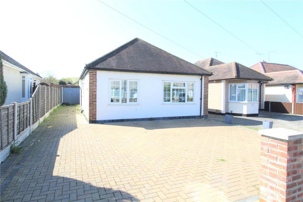 Hampton Gardens, SouthendonSea... 2 bed bungalow £300,000
