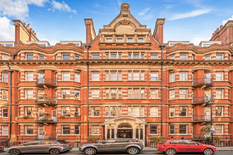 Clarence Gate Gardens, Glentworth Street, London