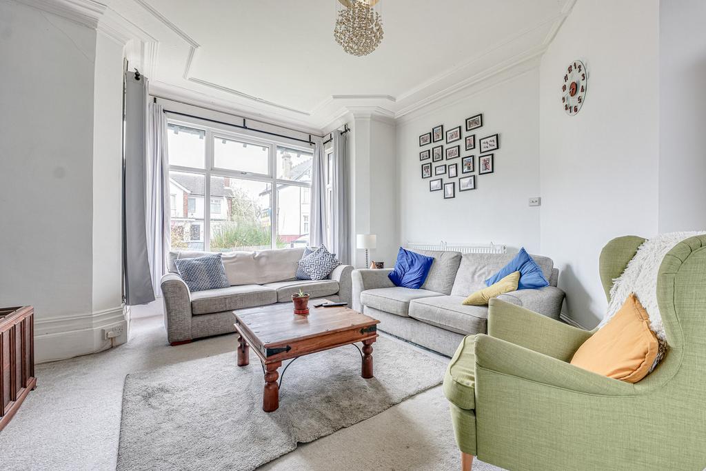 Southbourne Grove, Westcliffonsea, SS0 2 bed flat £250,000