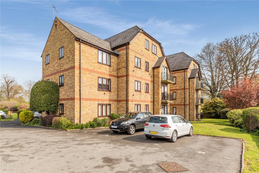 Bloxworth Close, Wallington, SM6 2 bed apartment for sale £325,000