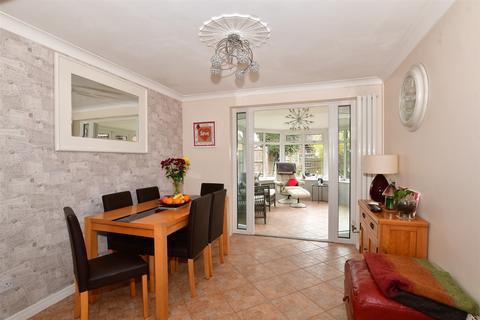 3 Austin Close, Kemsley, Sittingbourne, ME10 2RU