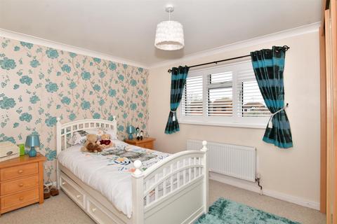 3 Austin Close, Kemsley, Sittingbourne, ME10 2RU