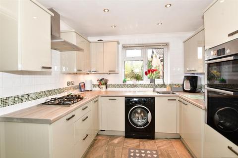 3 Austin Close, Kemsley, Sittingbourne, ME10 2RU