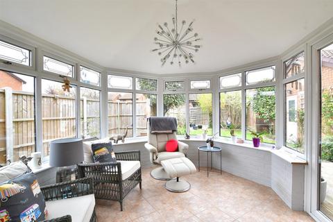 3 Austin Close, Kemsley, Sittingbourne, ME10 2RU