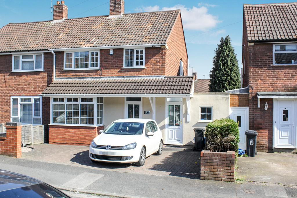 Sandfield Grove, Dudley, West Midlands 3 bed semidetached house for