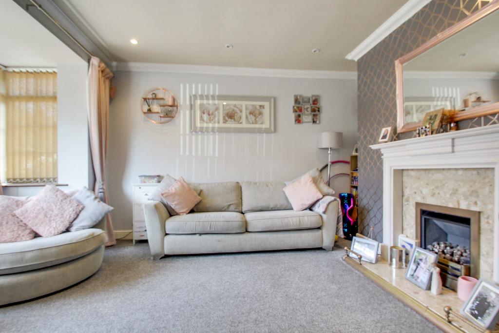 Sandfield Grove, Dudley, West Midlands 3 bed semidetached house for