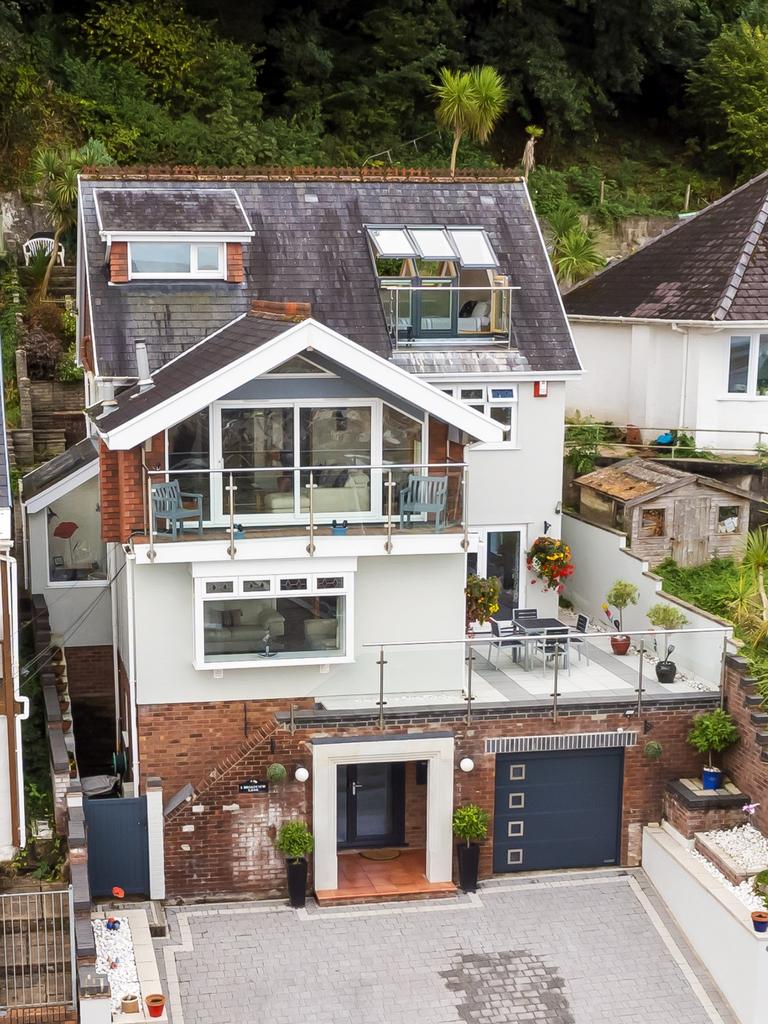 Broadview Lane, Mumbles, Swansea, SA3 4 bed detached house for sale £