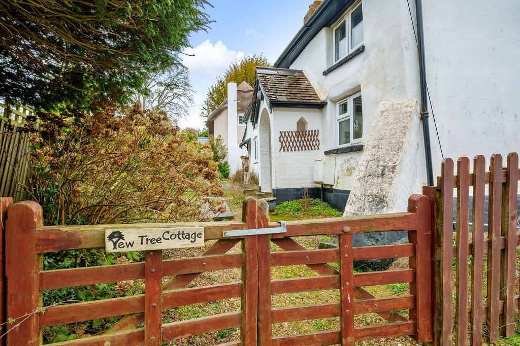 Forest Road, Nomansland, Salisbury... 3 bed cottage £280,000