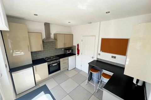 4 bedroom house to rent, Hill Street, Newcastle ST5